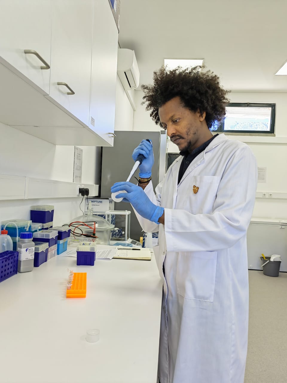 Lab researcher